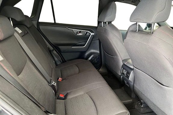 Toyota RAV4 8 of 23