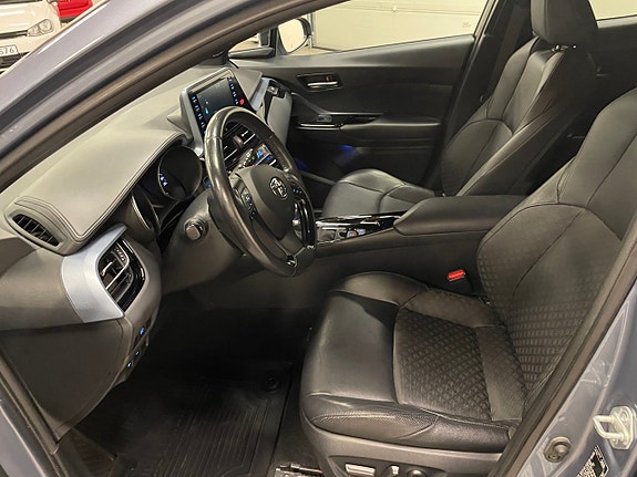 Toyota C-HR 5 of 8