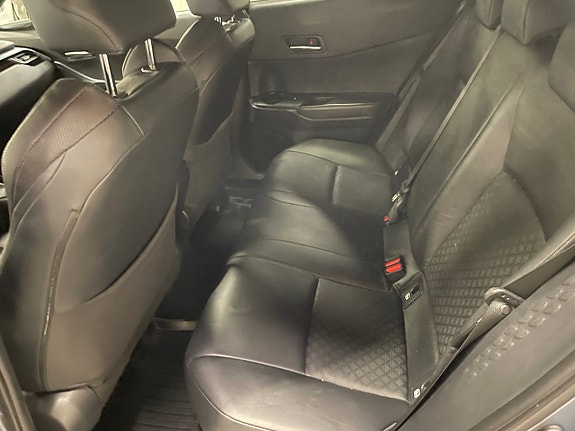 Toyota C-HR 6 of 8