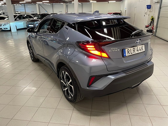 Toyota C-HR 3 of 8