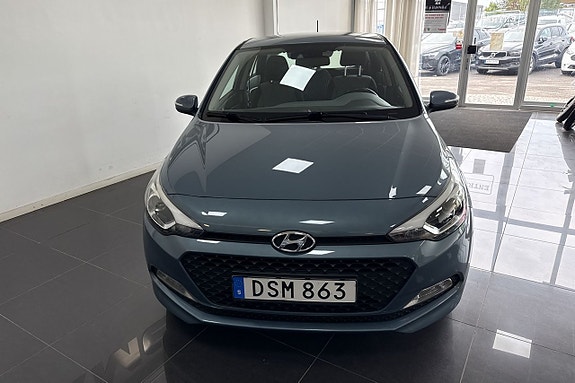 Hyundai i20 2 of 7