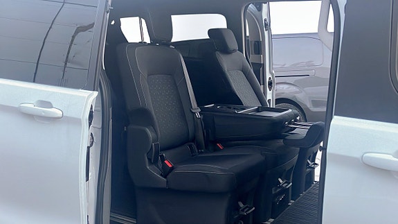 Ford Custom Tourneo 8 of 12