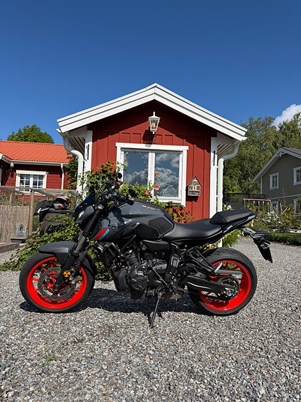 Yamaha MT-07 2 of 4