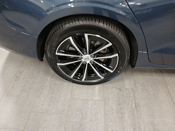 Volvo V60 11 of 16