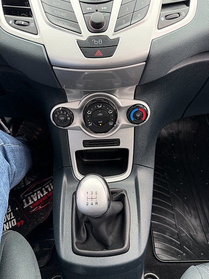 Ford Fiesta 11 of 23