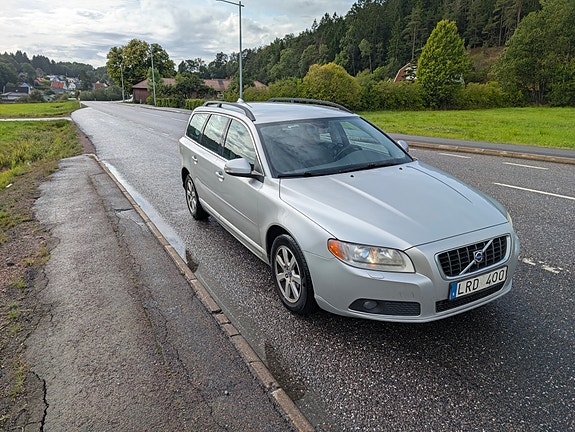 Volvo V70 2 of 7