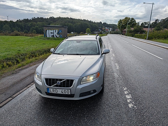 Volvo V70 3 of 7