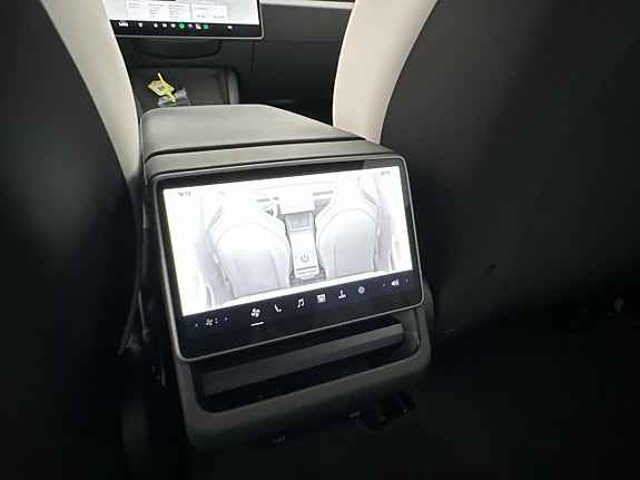 Tesla Model 3 13 of 30