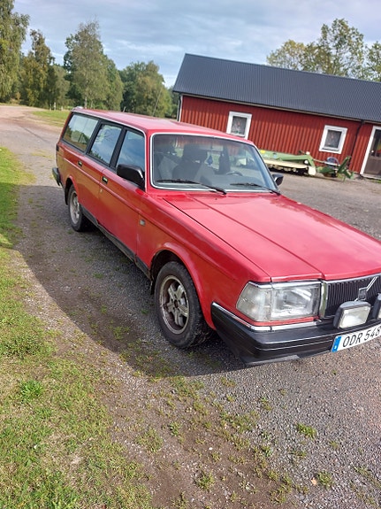 Volvo 240 2 of 4