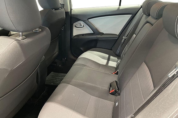Toyota Avensis 16 of 22