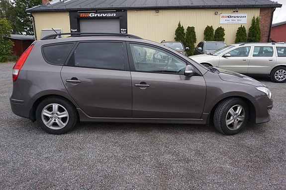 Hyundai i30 2 of 5