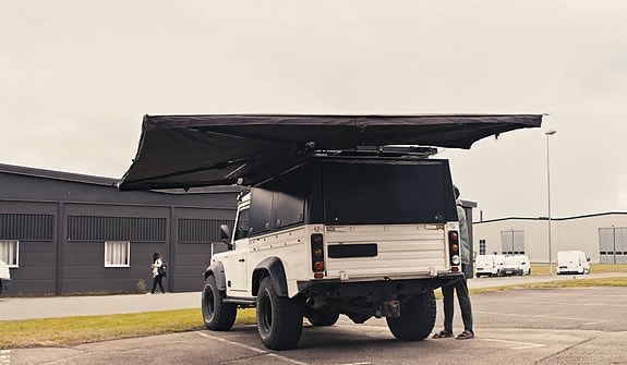 Land Rover Defender 110 2 of 11