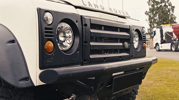 Land Rover Defender 110 4 of 11