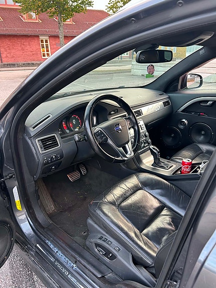 Volvo V70 8 of 10