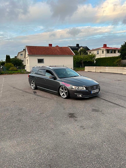 Volvo V70 2 of 10
