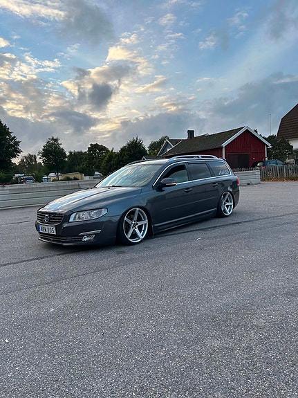 Volvo V70 3 of 10