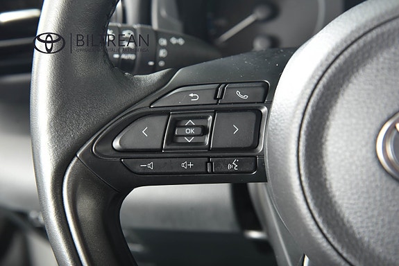 Toyota Yaris 12 of 18