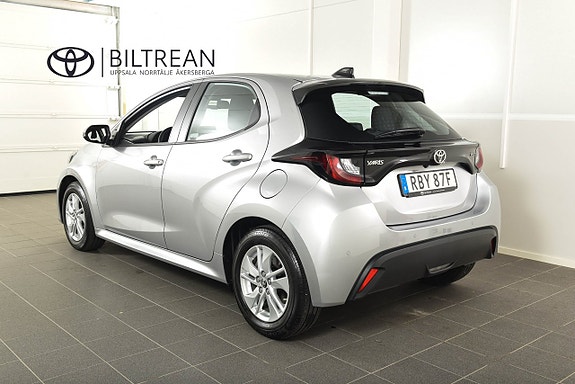 Toyota Yaris 2 of 18