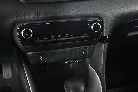Toyota Yaris 14 of 18