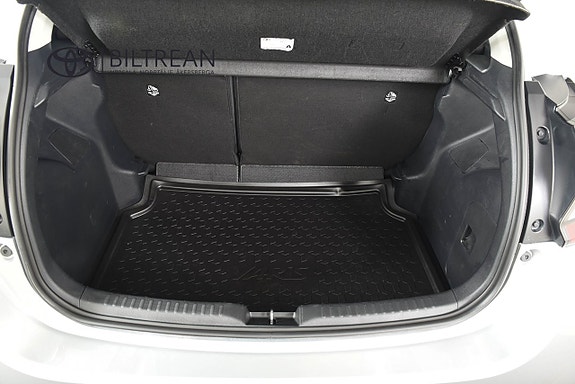 Toyota Yaris 10 of 18