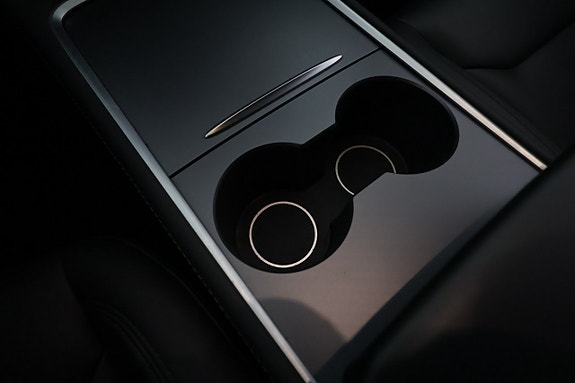 Tesla Model Y 23 of 26