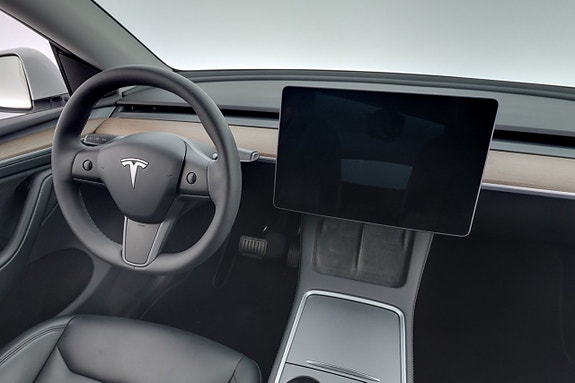 Tesla Model Y 15 of 26