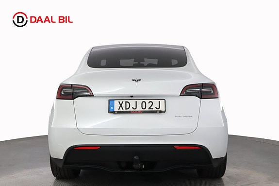 Tesla Model Y 7 of 26