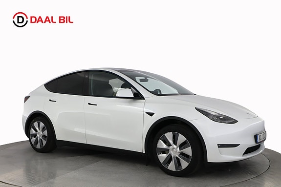 Tesla Model Y 4 of 26