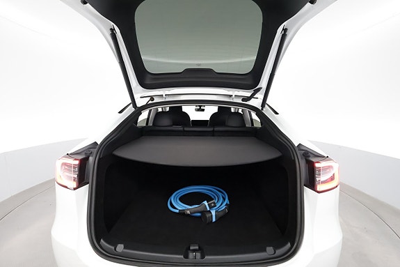 Tesla Model Y 25 of 26