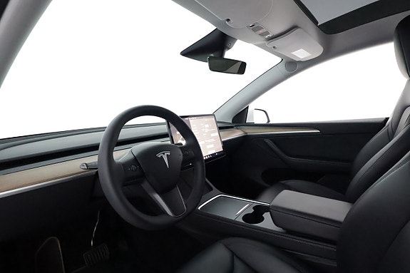 Tesla Model Y 11 of 26