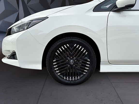 Nissan Leaf 7 of 18