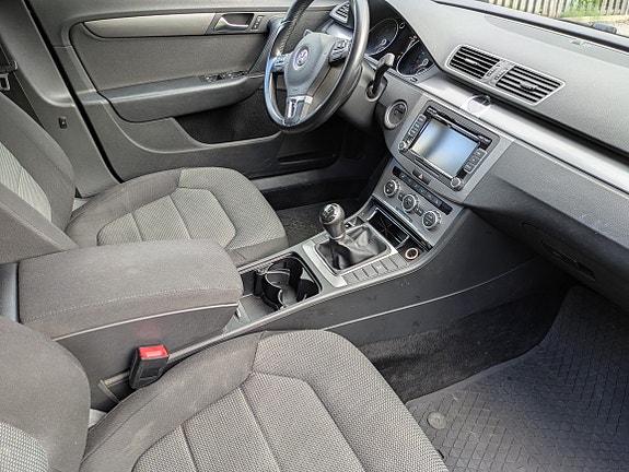 Volkswagen Passat 16 of 19