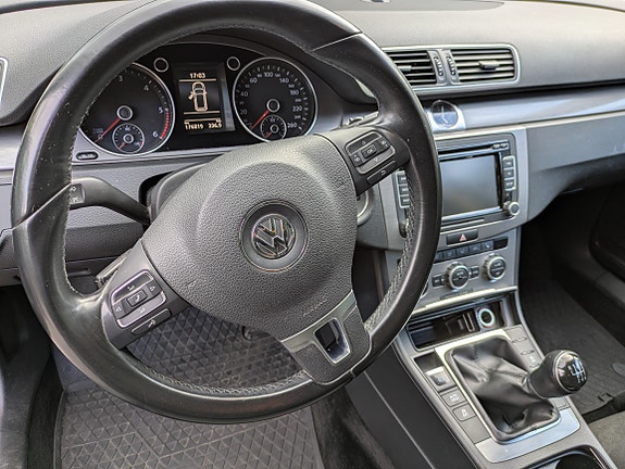Volkswagen Passat 14 of 19