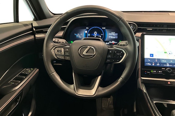 Lexus LBX 9 of 20
