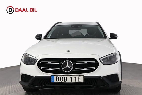 Mercedes-Benz E220 2 of 27