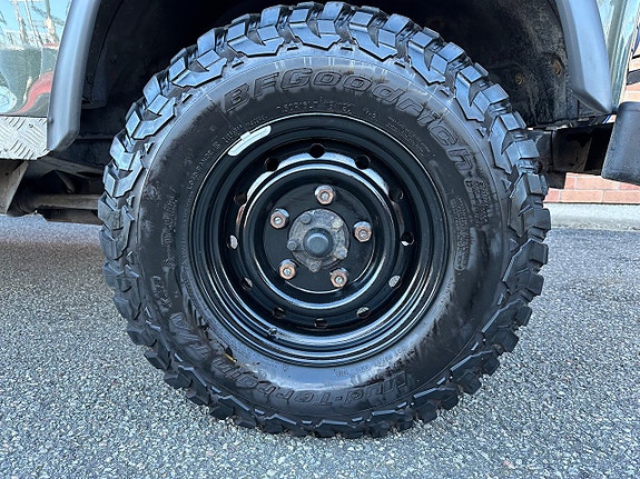 Land Rover Defender 110 18 of 18