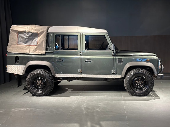 Land Rover Defender 110 4 of 18