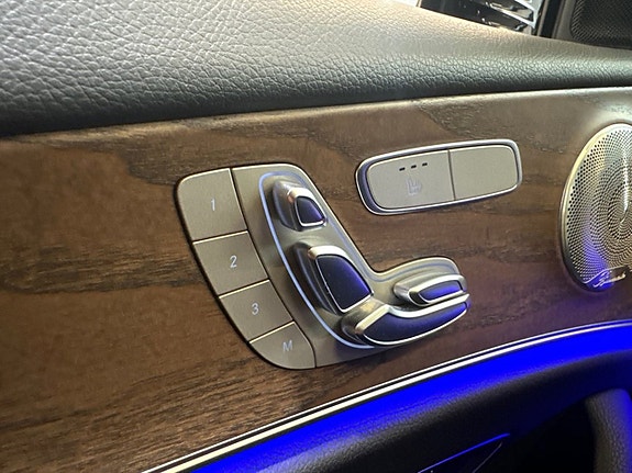 Mercedes-Benz E300 9 of 14