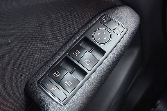 Mercedes-Benz B180 29 of 30
