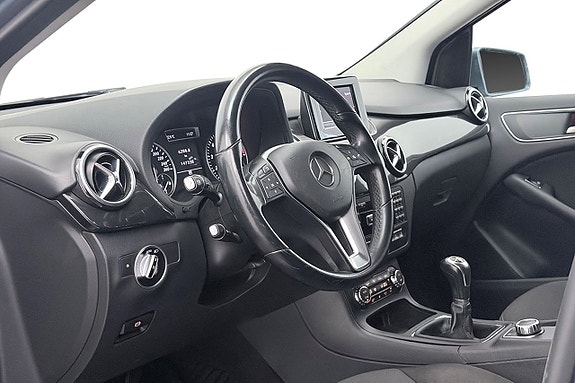 Mercedes-Benz B180 13 of 30