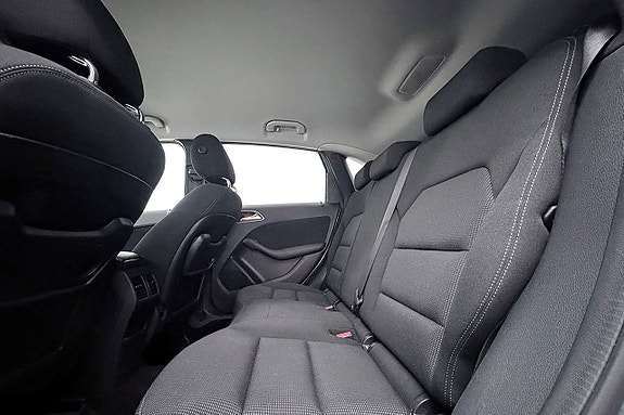 Mercedes-Benz B180 14 of 30