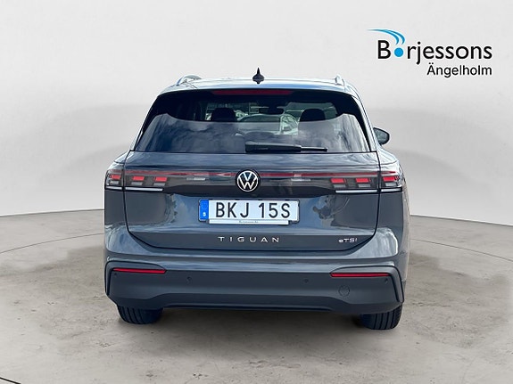 Volkswagen Tiguan 4 of 9