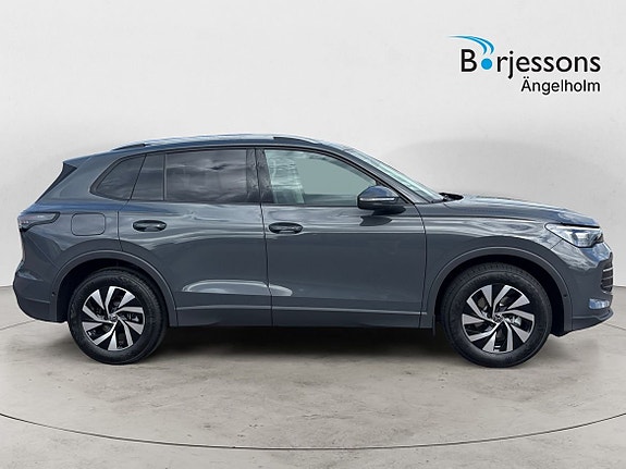 Volkswagen Tiguan 2 of 9