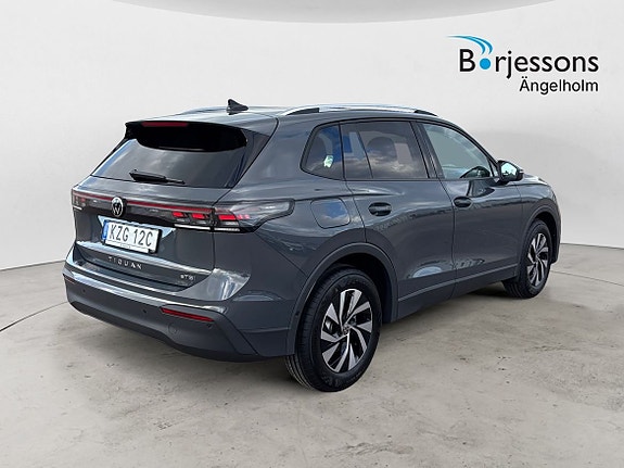 Volkswagen Tiguan 3 of 10
