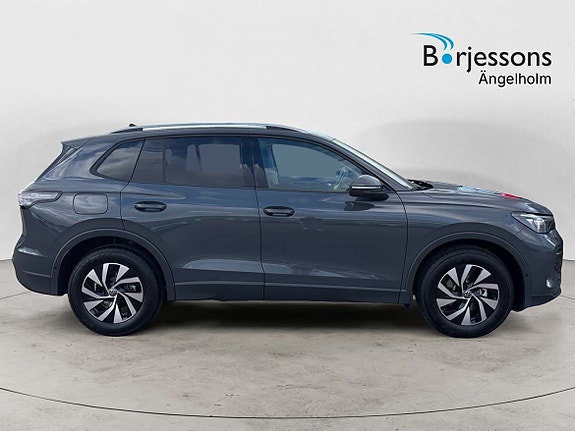 Volkswagen Tiguan 2 of 10