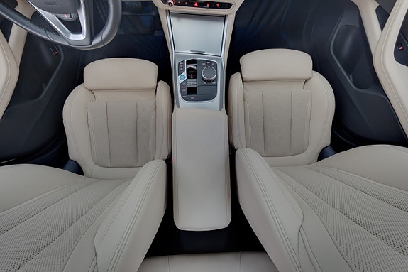 BMW i4 14 of 30