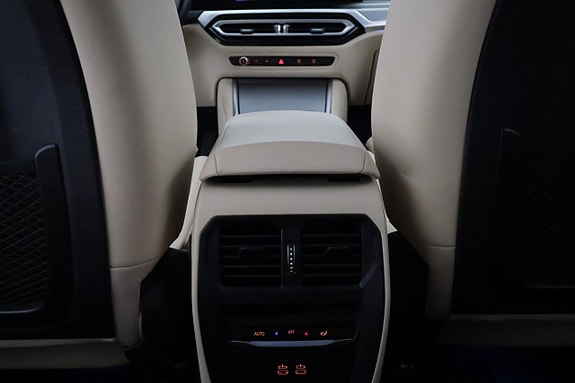 BMW i4 16 of 30