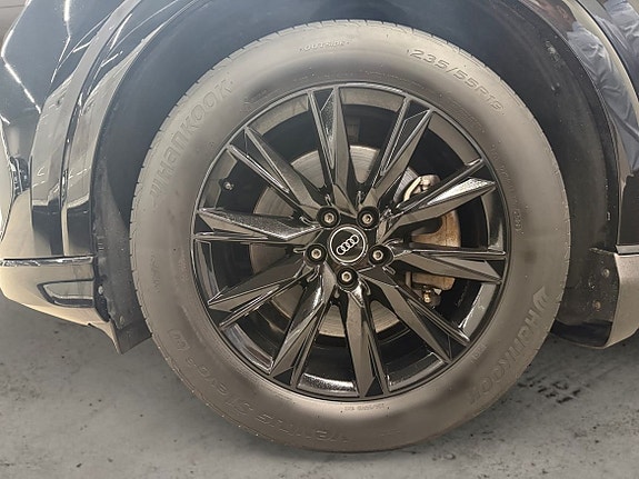 Audi Q4 e-tron 4 of 10