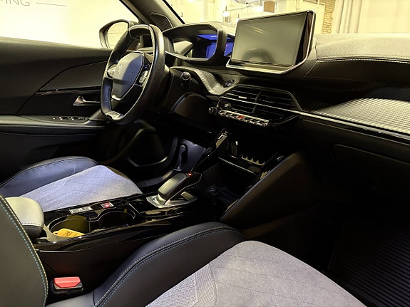 Peugeot e-2008 10 of 18