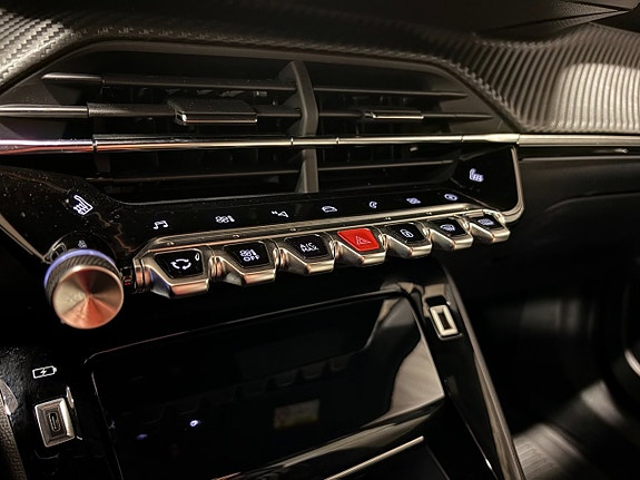 Peugeot e-2008 12 of 18